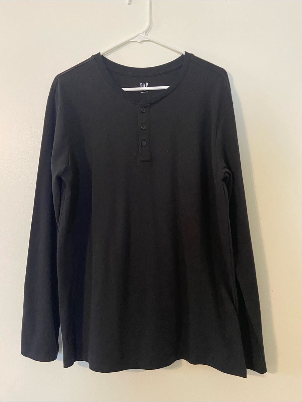 GAP Men's Black Long Sleeve Henley Top